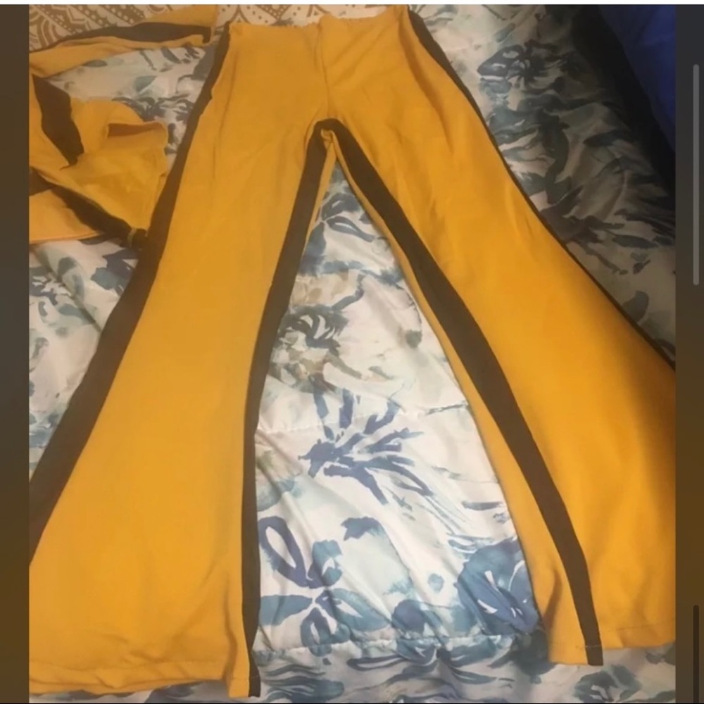 Kill bill suit by Halloween, size s, and yellowish-gold color